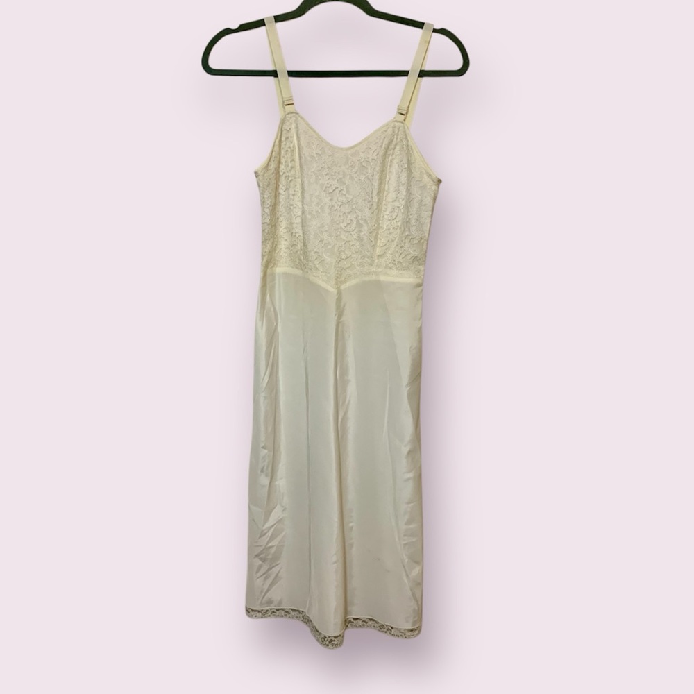 Vintage 1960’s Saucy Barbizon Tafedda Full Slip Dress White Lace Size Small